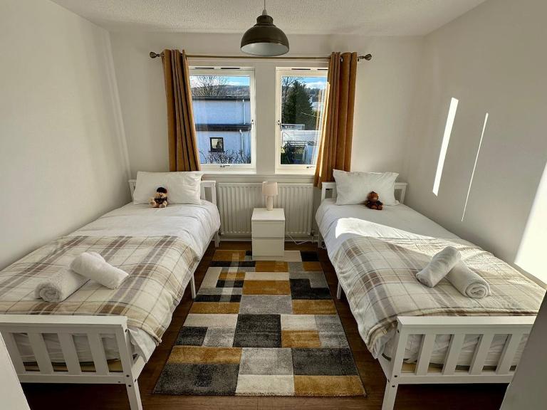 Lochside Hub - B&B Balloch