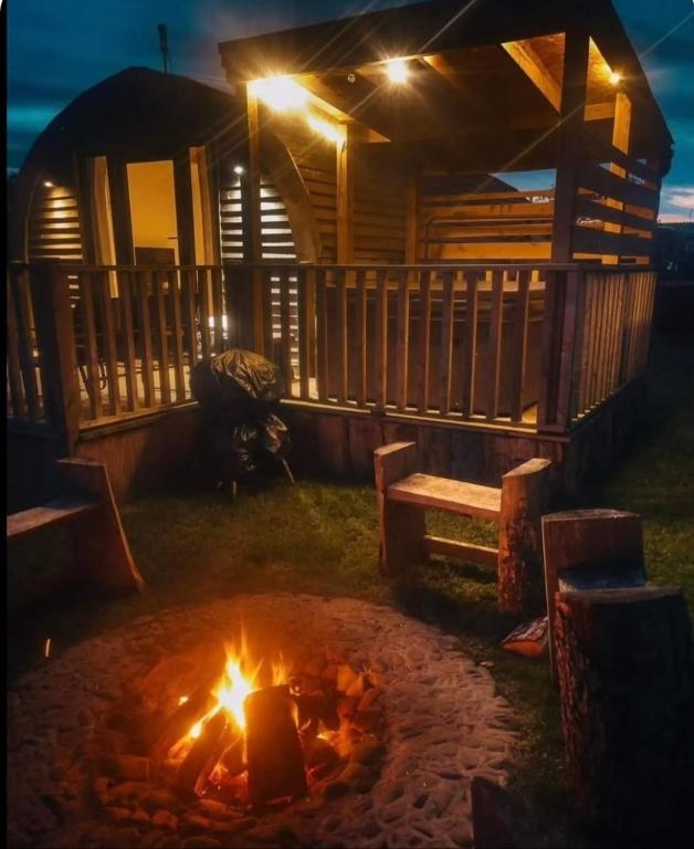 The Galloway Steading -The Hedgehog's Hideout family cabin with Hot Tub and Fire Pit - B&B Glenluce