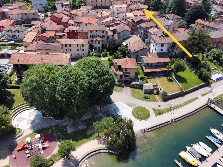 2 min dal Lago di Lugano - 3 bagni, 2 camere, Wi-fi & aria condizionata - B&B Lavena Ponte Tresa