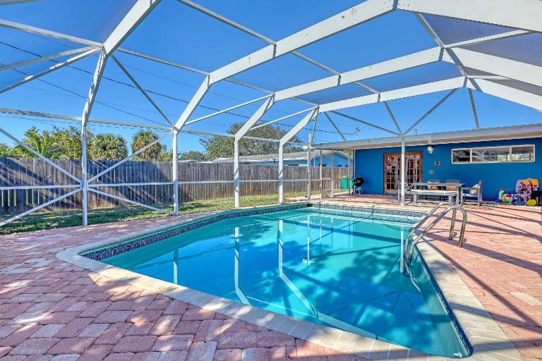 Vibrant Coastal Cottage with Pool - Ferienwohnung Satellite Beach