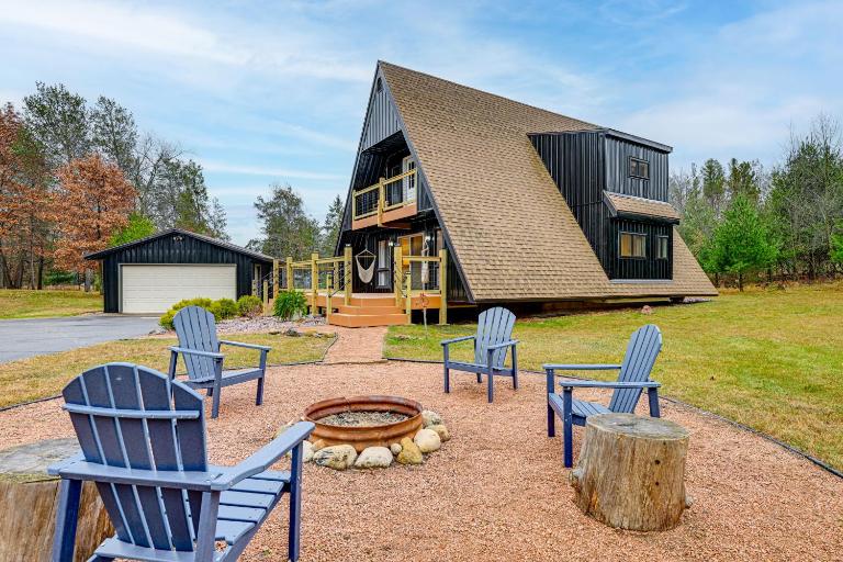 Cozy A-Frame Cabin: Steps to Lake Camelot Beach! - B&B Nekoosa