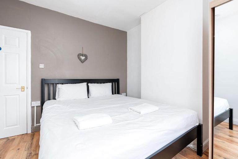 Convenient 2BR House with Great Transport Links - Ferienwohnung Chester