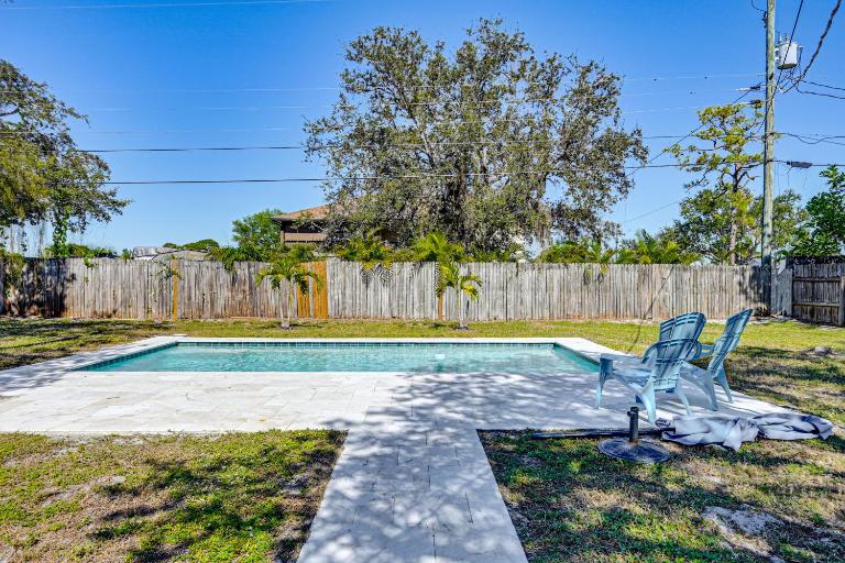 3 Mi to Barefoot Beach! Haven w/ Pet-Friendly Yard - B&B Bonita Springs