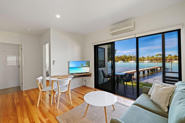 Anglesea Waterfront Bungalow - B&B Huskisson