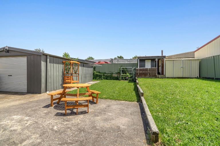 Goulburn Stay with Garden Views & Comfort - Bed and Breakfast Goulburn