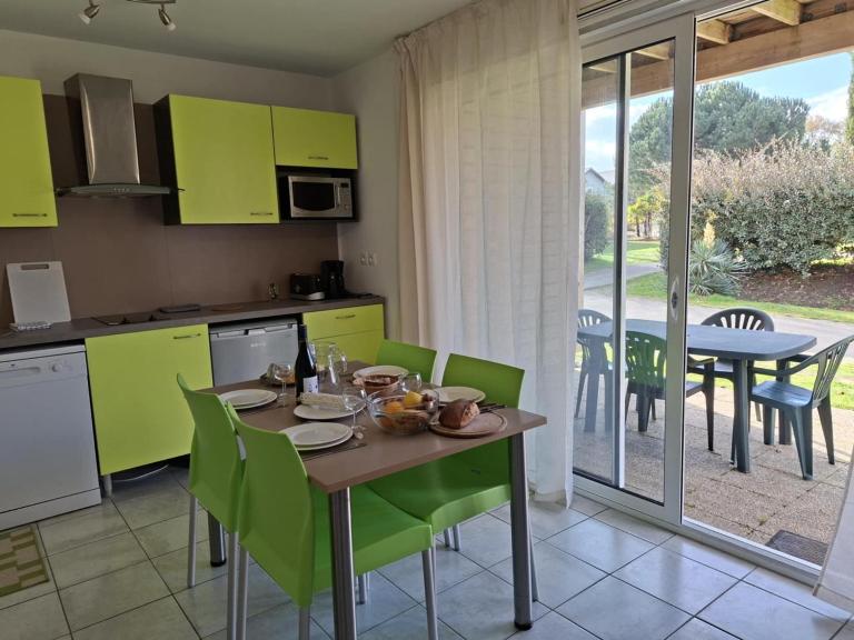 Cottage Le Vau 2, draps fournis, piscine - B&B Chaveignes