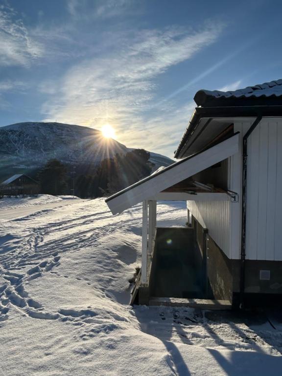Sokkel-leilighet med nærhet til sentrum og Hovden skiheis - Chambres d'hôtes Oppdal