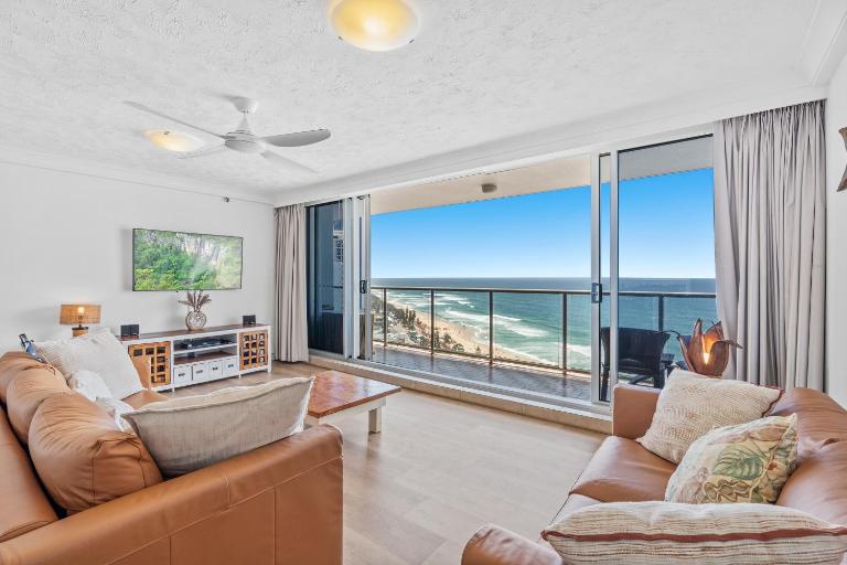 Stunning Beach & Ocean Views - B&B Gold Coast