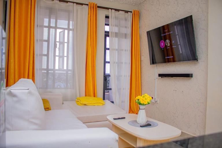Yellow Petals Homestays - B&B Nanyuki
