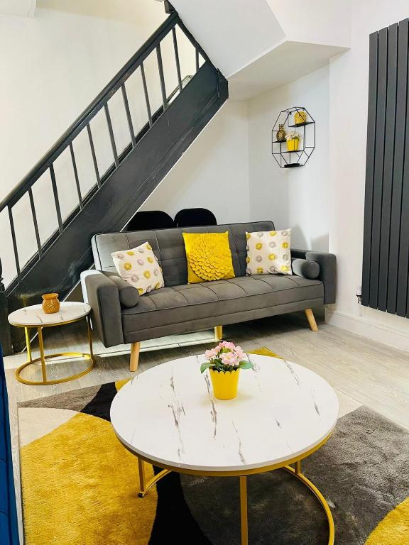 Cardiff City Centre Brand New 4 Bedroom House for Contractors and Family - Ferienwohnung Cardiff