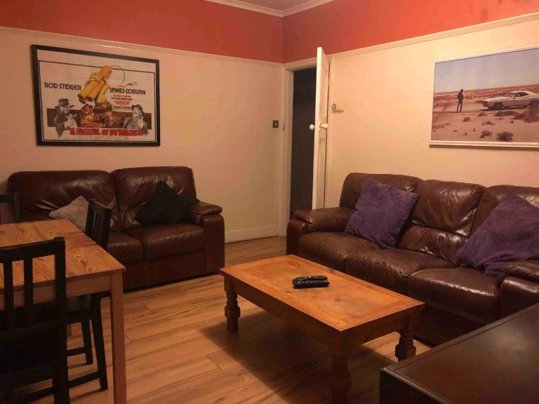 Charming 2 Bedroom Apartment in Gateshead, Close to Newcastle City Centre - Chambres d'hôtes Gateshead