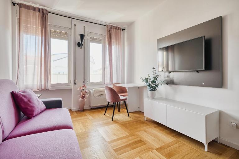 Just Urban Stays - Stylish One-Bedroom Apartment near the Duomo - B&B Milan
