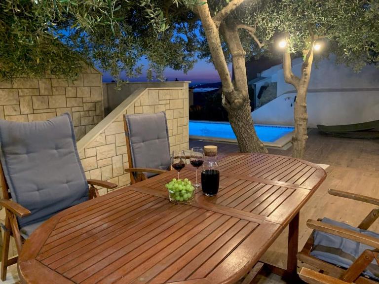 Carpe Diem - XL Apartments with Pool and Seaview - B&B Omiš