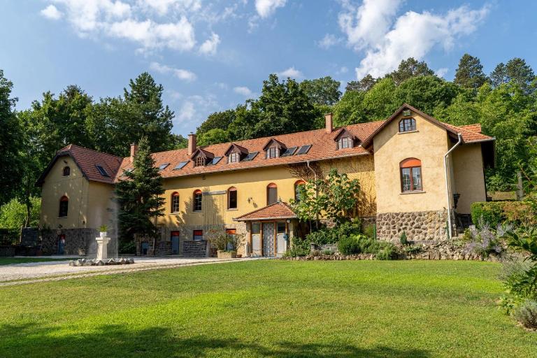 Manor House on the Danube Bend - B&B Tahitótfalu