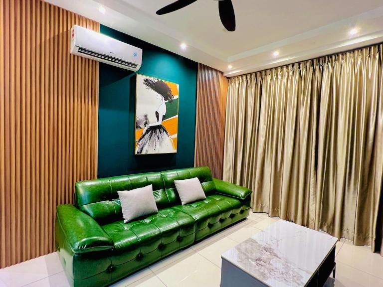 3BR Apartment Above Boulevard Mall WINDENBURG - Ferienwohnung Bintulu