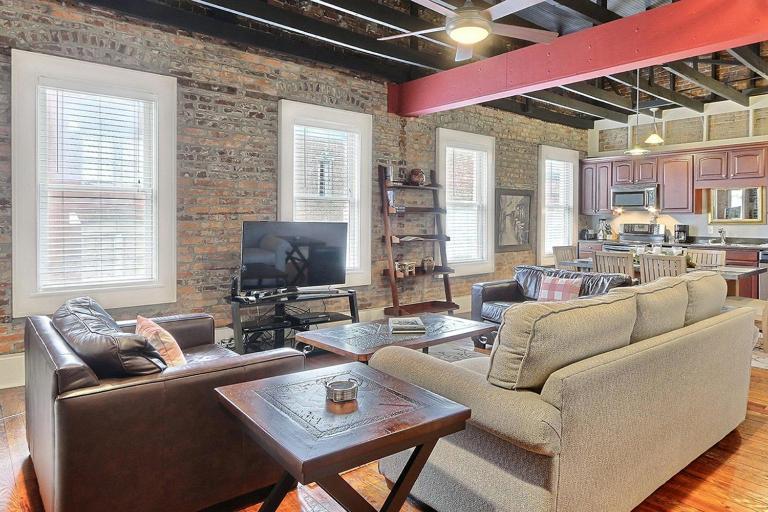 Ellis Square Loft - B&B Savannah