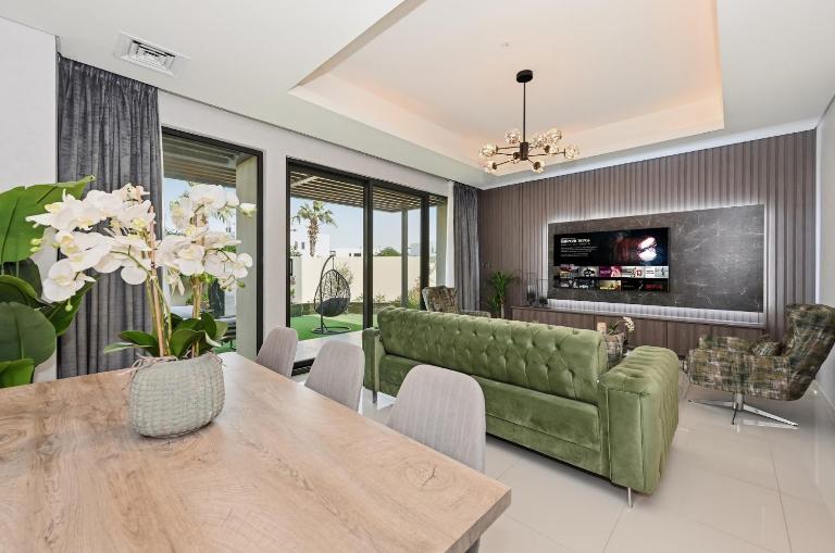 3BR Luxurious Villa pool view DAMAC Hills 2 - B&B Dubai
