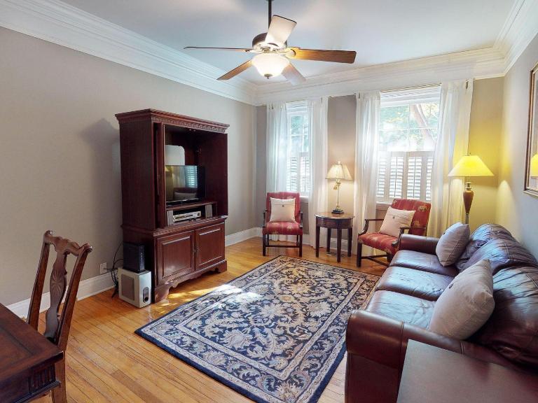 Southern Charm on Liberty - B&B Savannah