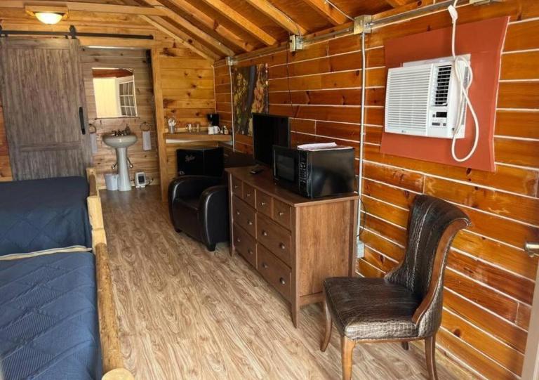 Bear Lane Cabin, Pets OK, Close to Skyway - B&B Tellico Plains