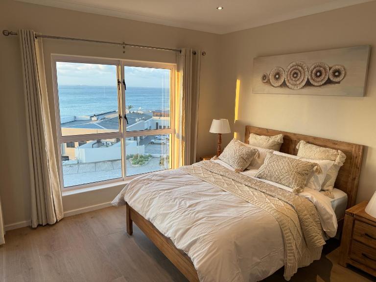 Beachfront Luxury Apartment Sea View & Free Parking - B&B Port Elizabeth
