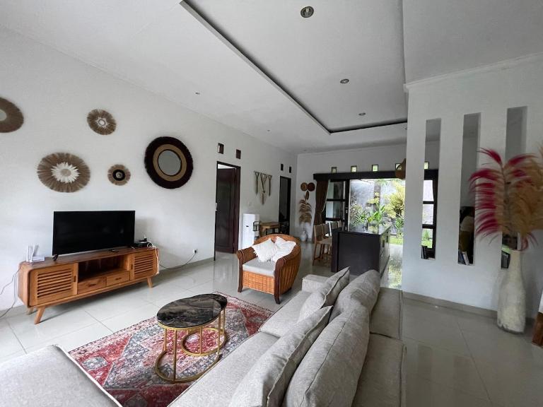 Spacious House with Private Pool and Garden - B&B Uluwatu