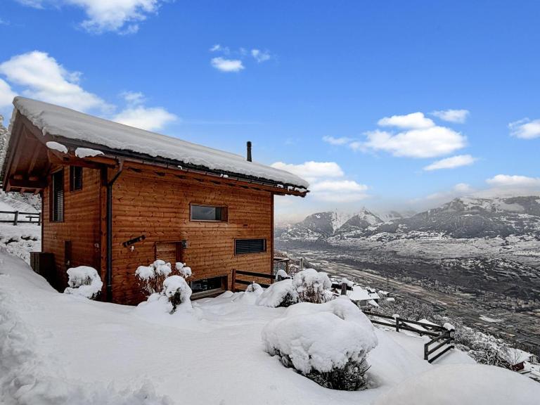 Chalet Teddy - Alpine Escape in the Swiss Alps - B&B Les Agettes