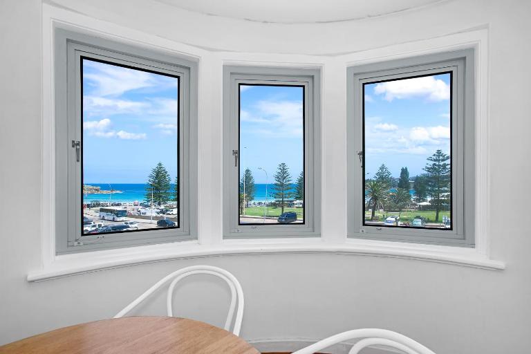 Beachside 2bed Escape - Beach Views - Bed and Breakfast Sydney