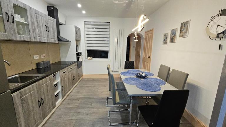 Jasmin's House, 3 bedrooms, 2 bathrooms - B&B Northampton