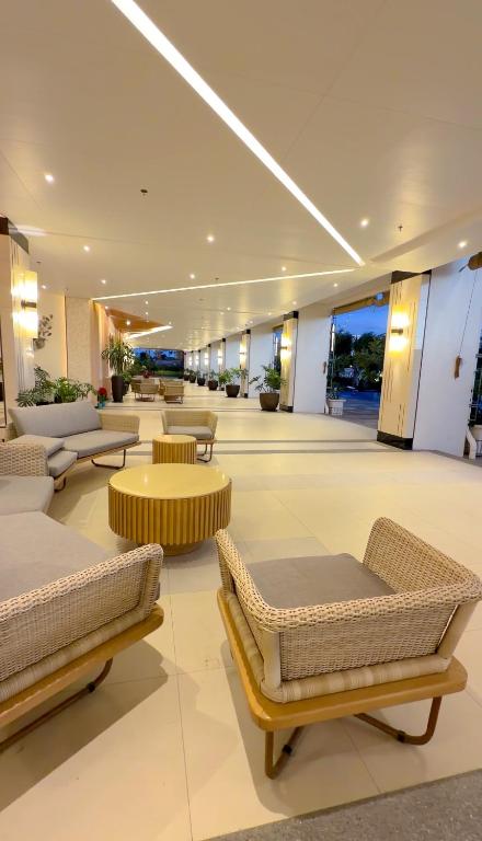 One br cozy resort style condo sunset view balcony Robinson Las Pinas - B&B Manila