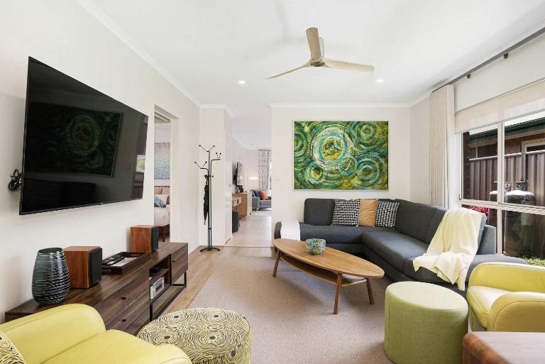 Cerca Del Agua Chic Coastal Home Steps From Beach - B&B Encounter Bay