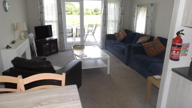 Cosy 3 Bedroom Lodge at Avonvale Holiday Park - Chambres d'hôtes Evesham
