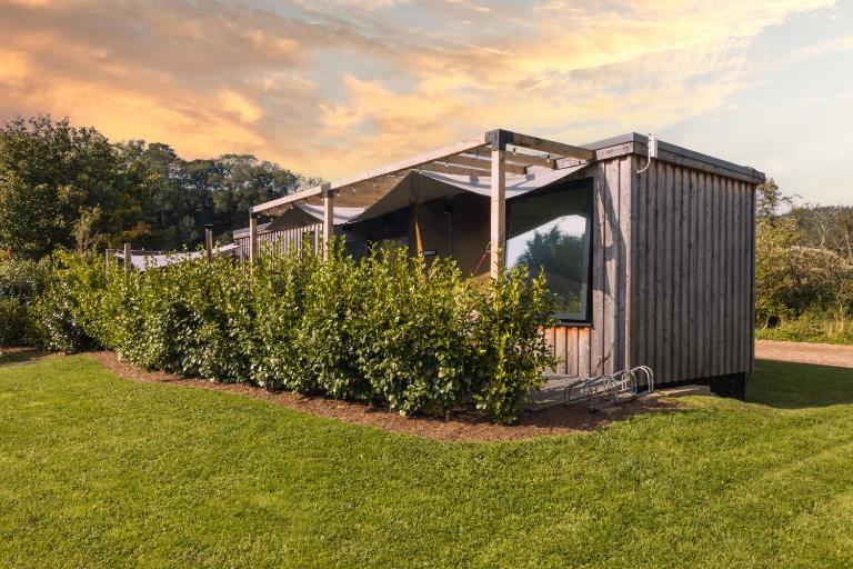 The Birdbox - Unique Hot Tub Cabin in Millport - Bed and Breakfast Millport
