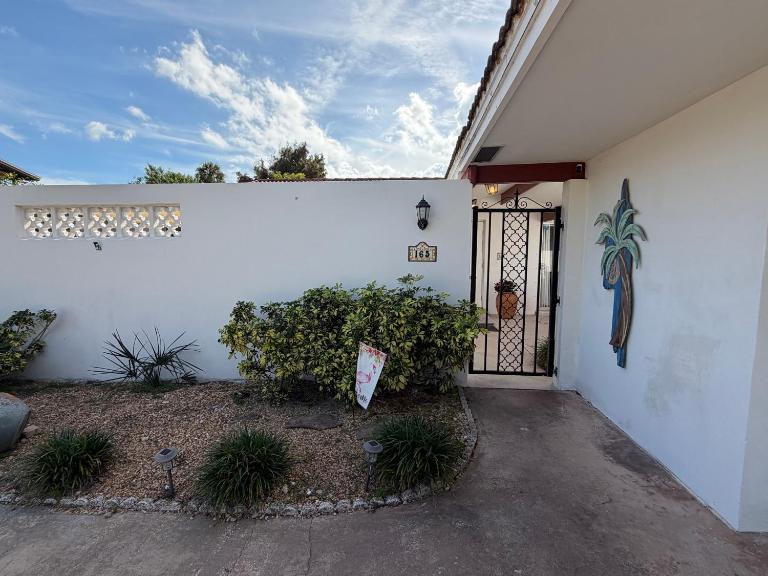 Casa Flamingo, Steps from Cocoa Beach, 3 bedrooms - B&B Cocoa Beach