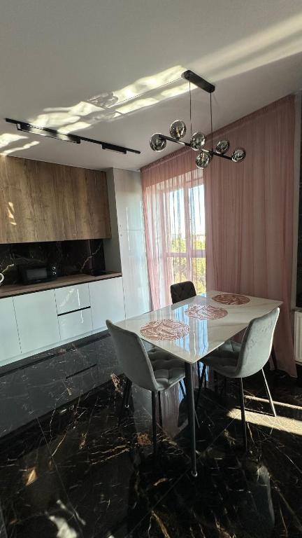 ЖК GREAT House Автовокзал - Chambres d'hôtes Rivne