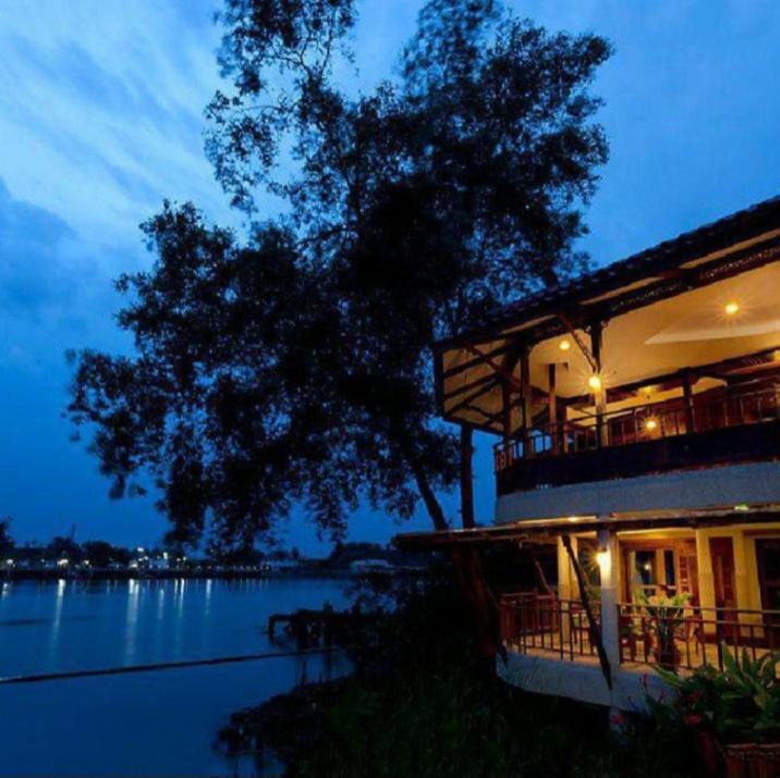 อัมพวาริเวอร์วิว Amphawa River View - B&B Samut Songkhram