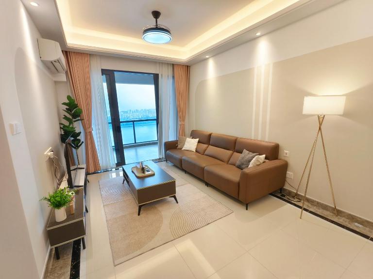 R&F Sea View 2BR New Luxury Design 5pax, Pet Friendly 1CP Netflix I CIQ RTS High Floor Unblock Super Sea View - B&B Johor Bahru
