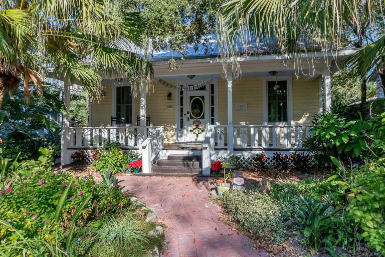 Sunny Side Cottage - near downtown w garden - Chambres d'hôtes Saint Augustine