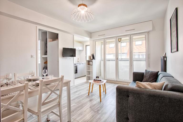 2 Bedrooms, TV & Wifi - Bed and Breakfast Villers-sur-Mer