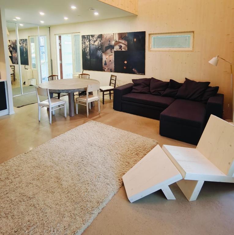 The other side of the CLT semi-detached house, with a separate SPA - B&B Lahti