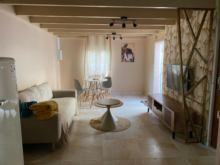 maison dans le quartier de terre sainte elona - Ferienwohnung Saint-Pierre