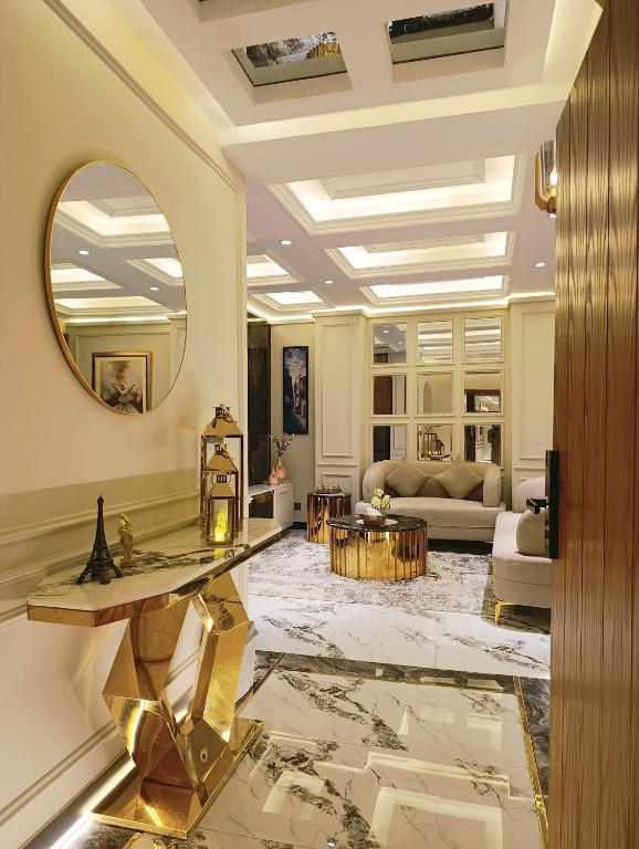 The Grand Signature Suite with Private Balconies - Bed and Breakfast Rawalpindi