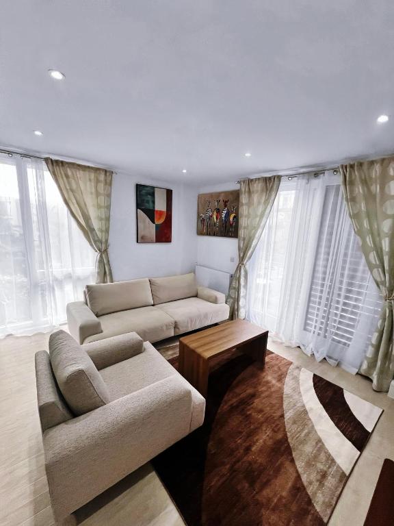 Luxury 2-Bedroom London Apartment, Near Liverpool Street, Balcony, Free Parking - B&B London
