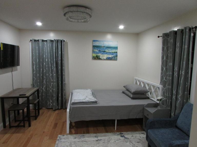 Cozy Rooms in Ozone Park - B&B Brooklyn Manor