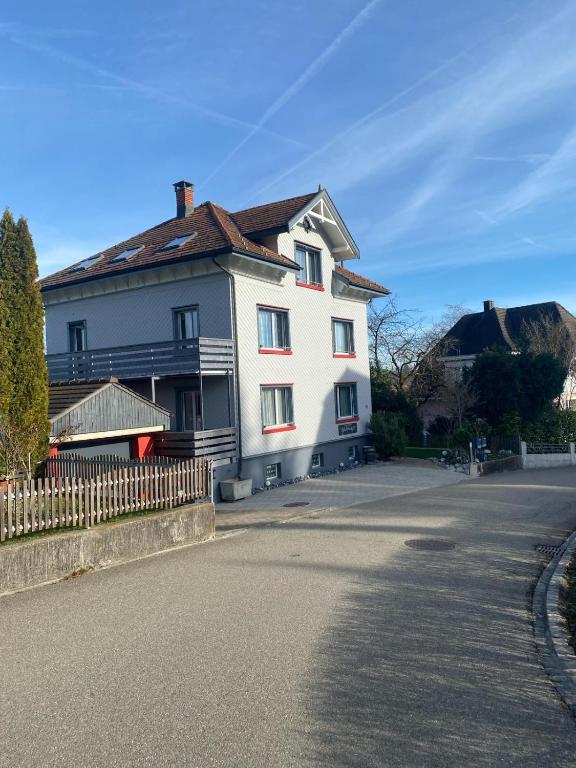Dachwohnung - B&B Niederuzwil