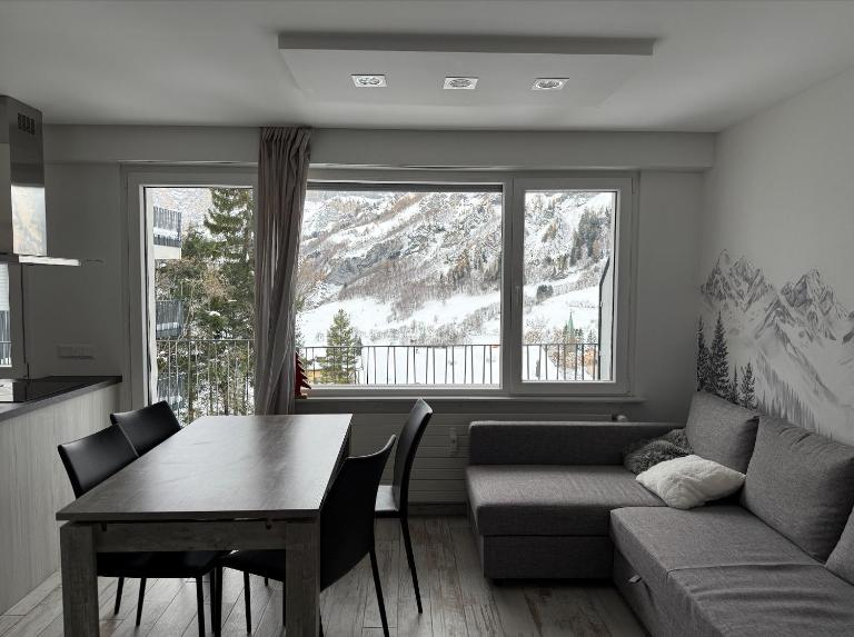 Renovated Studio | Dream Views • Balcony • Free Parking - B&B Leukerbad