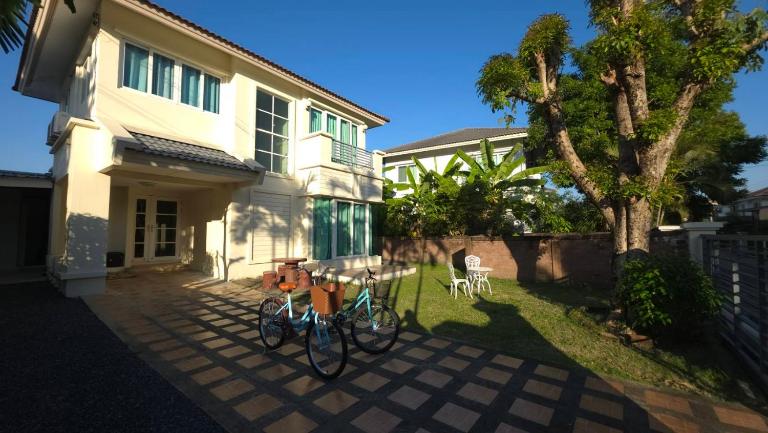 Pailin Hill At Casa Ville Watcharapol - B&B Bangkok
