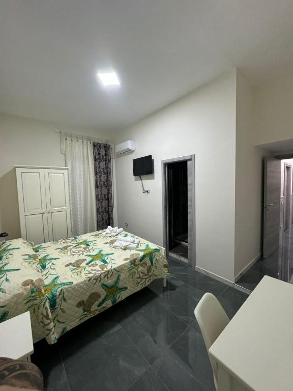 Phoenix station - B&B Napoli