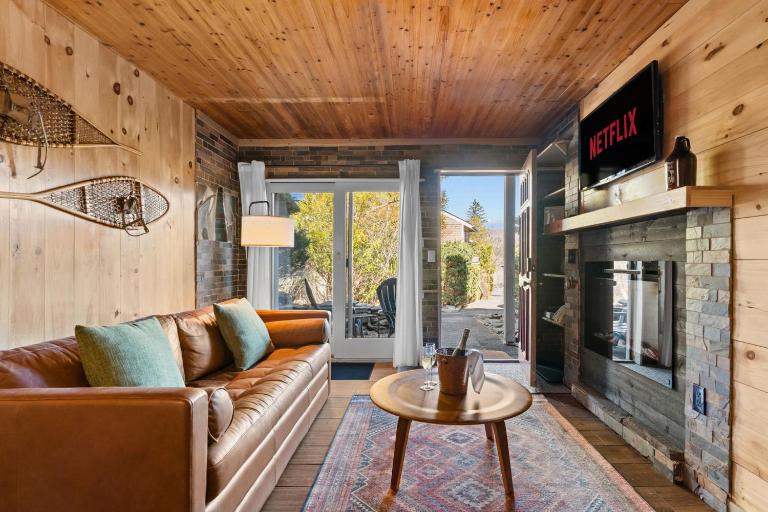 Ski In Ski Out Hunter Mtn Seasonal Pool Access w Panoramic Views Hike Swim Fish Unwind - Chambres d'hôtes Lanesville