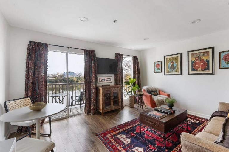 Downtown Nashville Riverfront Unit 820 - B&B Nashville