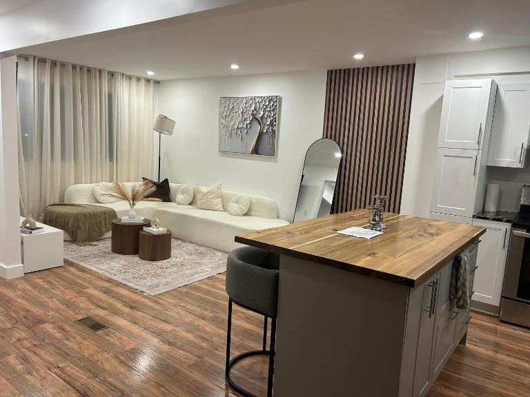 luxury townhouse in Montreal - B&B Longueuil
